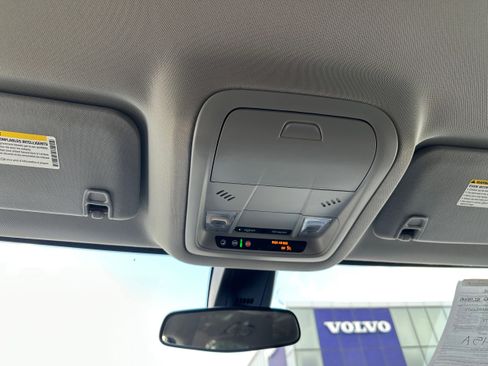 Used 2022 GMC Acadia SLE image 21