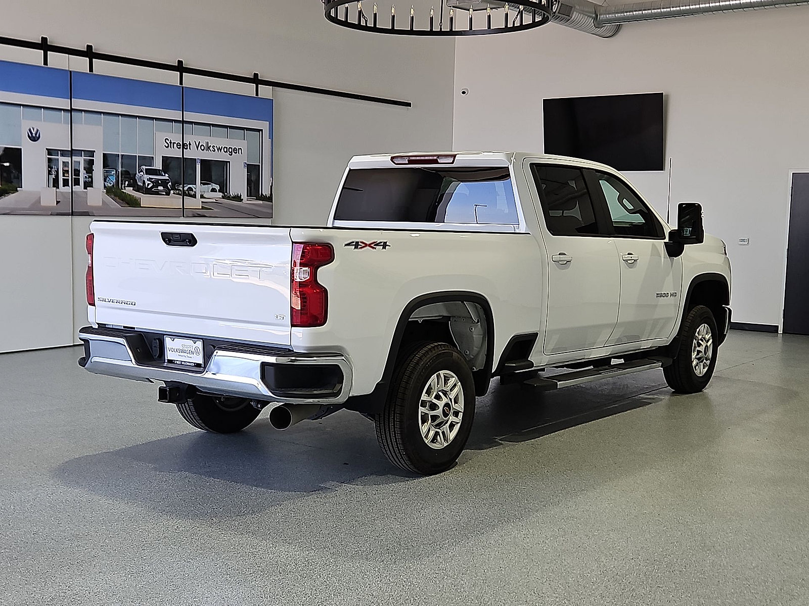 Used 2025 Chevrolet Silverado 2500 LT w/ Convenience Package AWD/4WD image 8