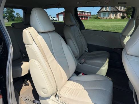 Used 2014 Toyota Sienna XLE w/ Entertainment Package AWD/4WD image 27