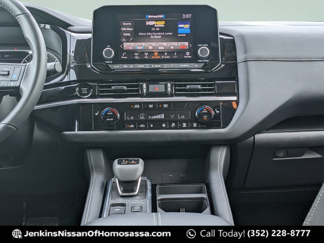 Used 2025 Nissan Pathfinder SV w/ SV Premium Package FWD image 25