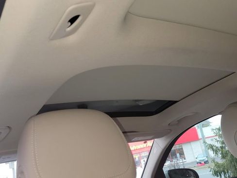 Used 2019 Mercedes-Benz GLC 350e 4MATIC image 31