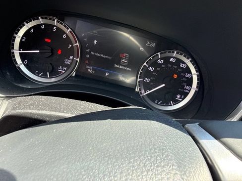 Used 2023 Toyota Highlander XLE FWD image 4