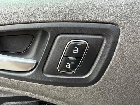 Used 2021 Ford Transit Connect XLT image 33