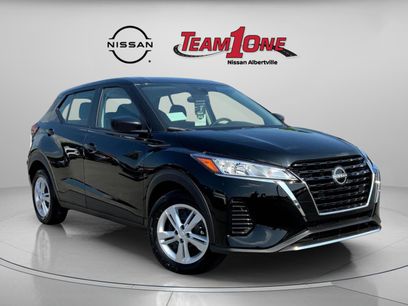 New 2025 Nissan Kicks Play S