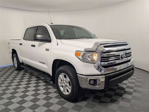 Used 2017 Toyota Tundra SR5 w/ SR5 Upgrade Package AWD/4WD image 4