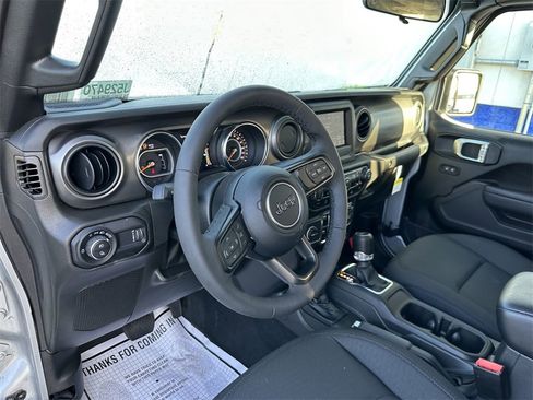 New 2023 Jeep Gladiator Willys image 40