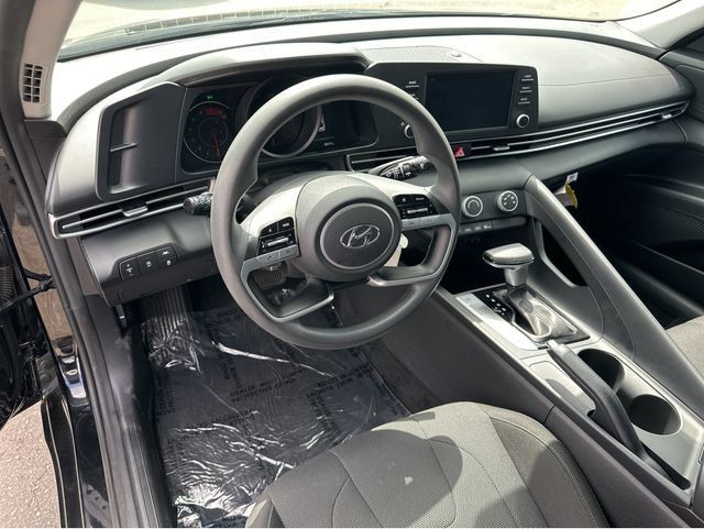 Used 2021 Hyundai Elantra SE FWD image 9