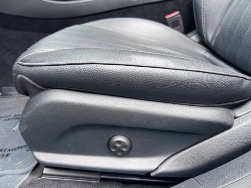 Used 2019 Mercedes-Benz E 300 image 29
