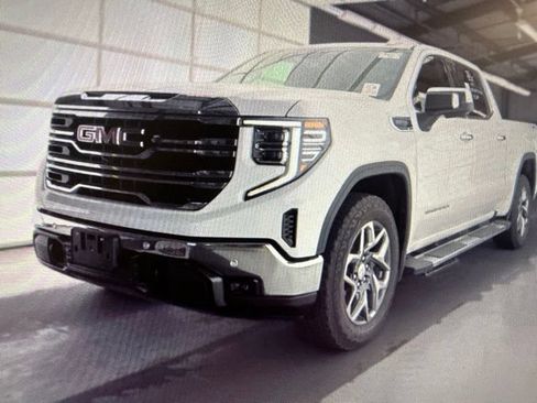 Used 2024 GMC Sierra 1500 SLT AWD/4WD image 4
