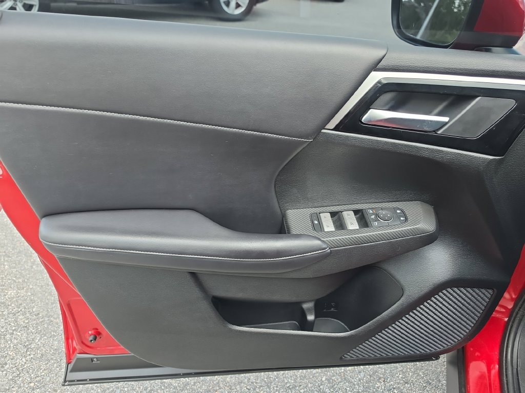 Used 2024 Mitsubishi Outlander SE Black Edition FWD image 19
