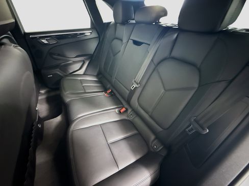 Used 2020 Porsche Macan S image 22