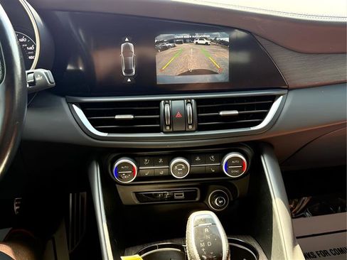 Used 2022 Alfa Romeo Giulia Ti image 21