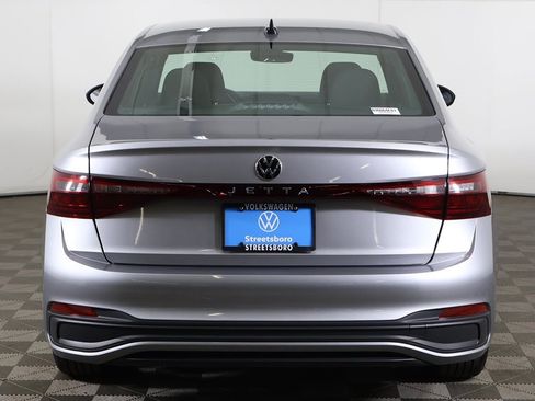Used 2025 Volkswagen Jetta Sport image 15