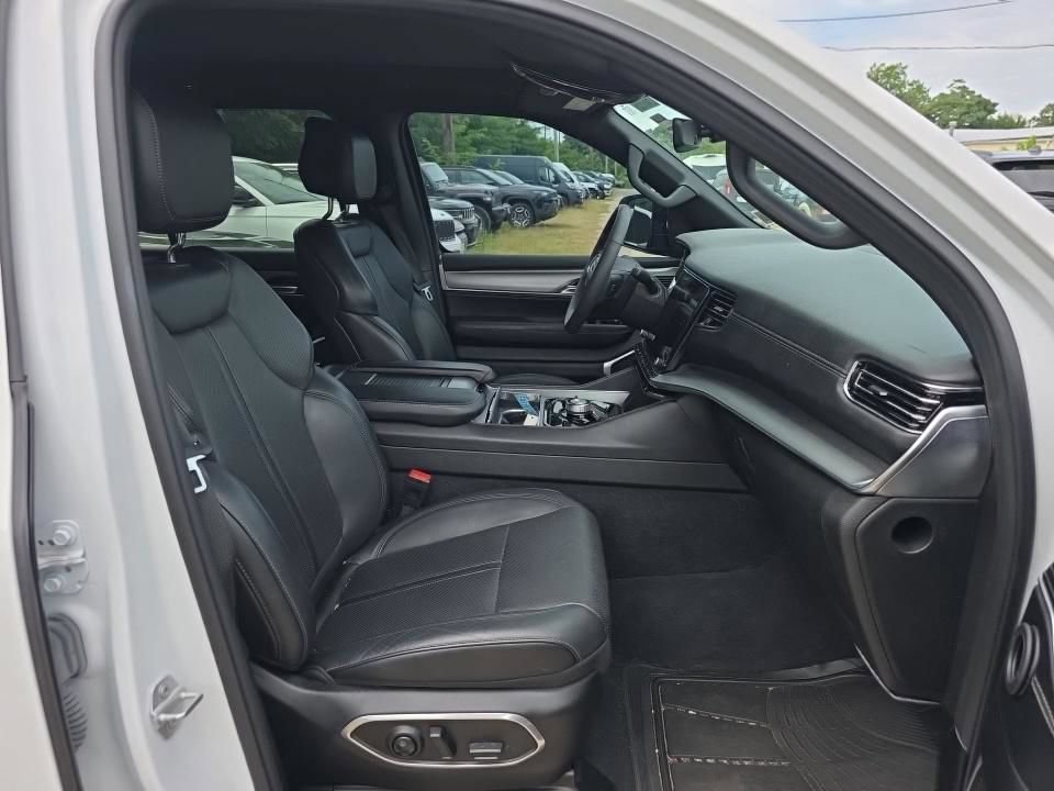 Used 2023 Jeep Wagoneer Series II AWD/4WD image 18