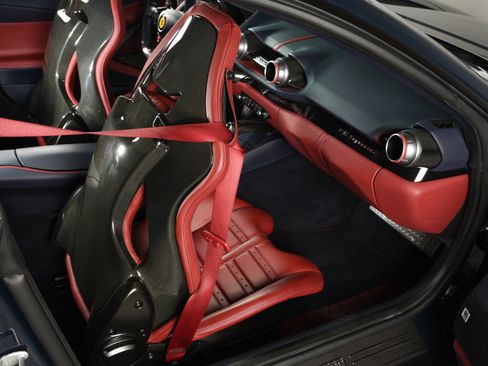 Used 2020 Ferrari 812 Superfast RWD image 40