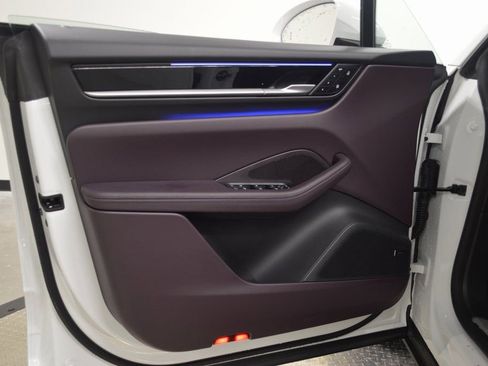 New 2025 Porsche Macan 4S Electric image 13