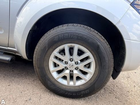 Used 2019 Nissan Frontier SV RWD image 6