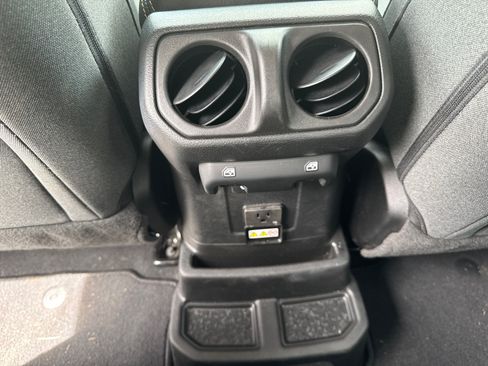 Used 2025 Jeep Wrangler Unlimited Sahara w/ Safety Group AWD/4WD image 24