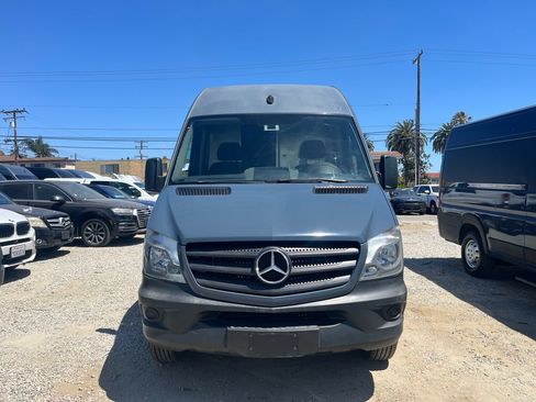 Used 2018 Mercedes-Benz Sprinter 2500 image 2
