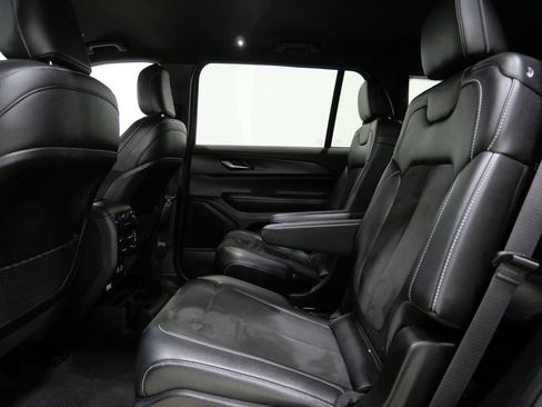 Used 2023 Jeep Grand Cherokee L Laredo image 24