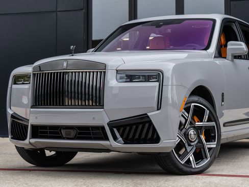 New 2026 Rolls-Royce Cullinan Black Badge image 6