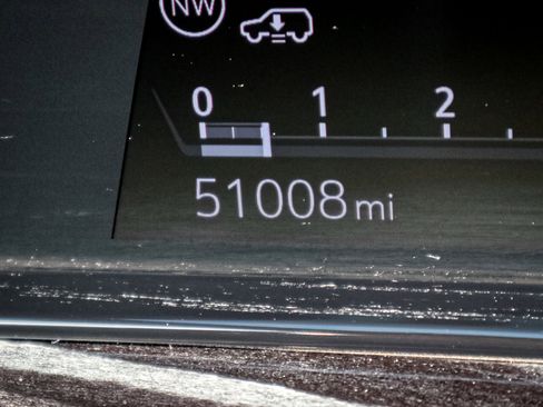 Used 2023 Cadillac Escalade ESV Sport w/ Touring Package image 22