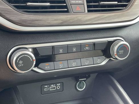 Used 2025 Nissan Altima 2.5 SV FWD image 19