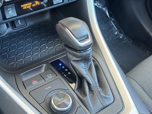 Used 2022 Toyota RAV4 SE w/ Convenience Package AWD/4WD image 20