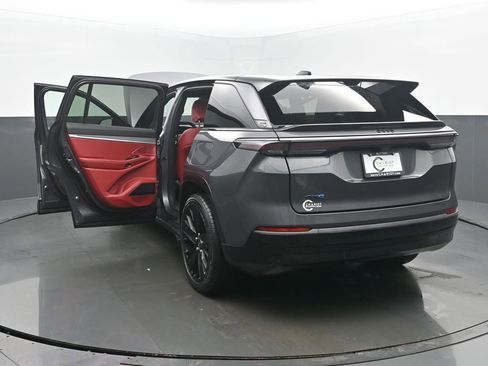 Used 2024 Jeep Wagoneer Launch Edition image 56