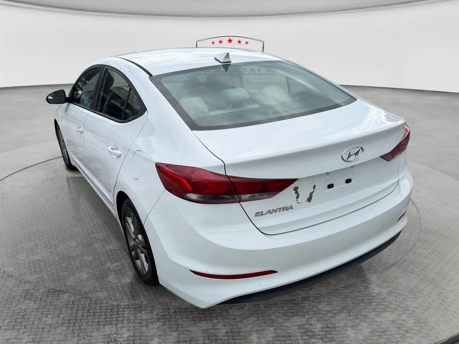 Used 2017 Hyundai Elantra SE FWD image 3