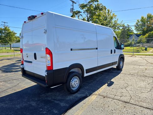 Used 2025 RAM ProMaster 2500 w/ Convenience Group image 4