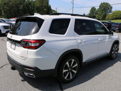Used 2023 Honda Pilot Elite image 8