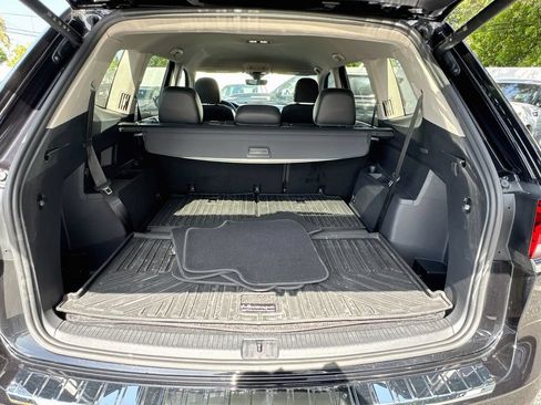 Used 2024 Volkswagen Atlas SE w/ Black Wheel Package FWD image 26