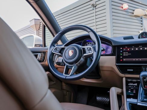 Certified 2023 Porsche Cayenne image 25