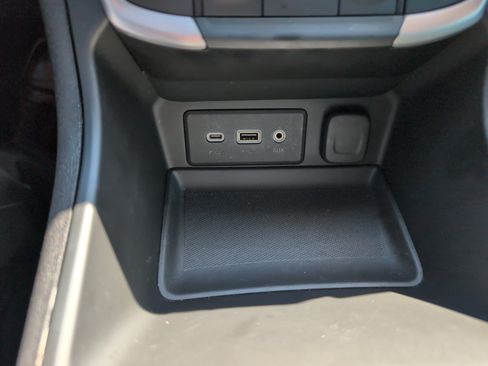 Used 2024 GMC Terrain SLE w/ Driver Convenience Package FWD image 25