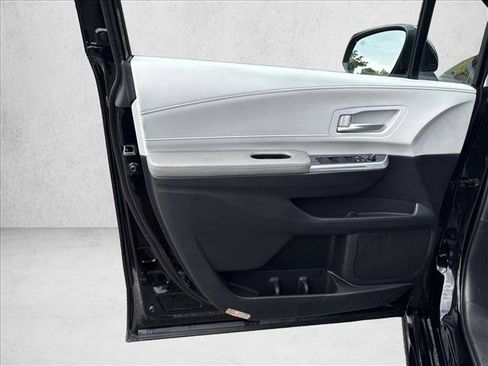 Certified 2026 Toyota Sienna XLE FWD image 11