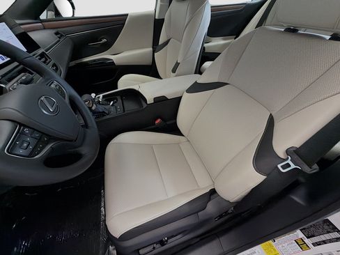 Used 2025 Lexus ES 300h w/ Premium Package FWD image 10