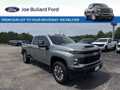 Used 2024 Chevrolet Silverado 2500 Custom w/ Custom Value Package AWD/4WD image 1