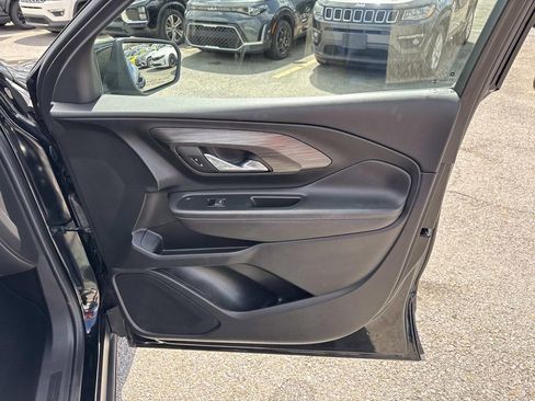 Used 2023 GMC Terrain SLT image 14