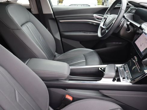 Used 2021 Audi e-tron Premium AWD/4WD image 16