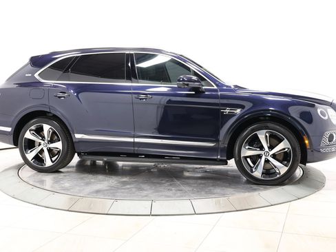 Used 2017 Bentley Bentayga AWD/4WD image 82