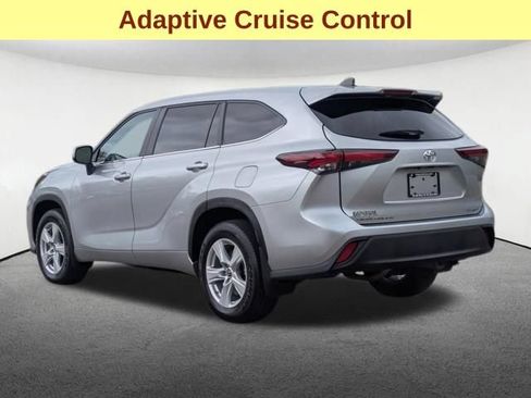 Certified 2024 Toyota Highlander LE AWD/4WD image 9