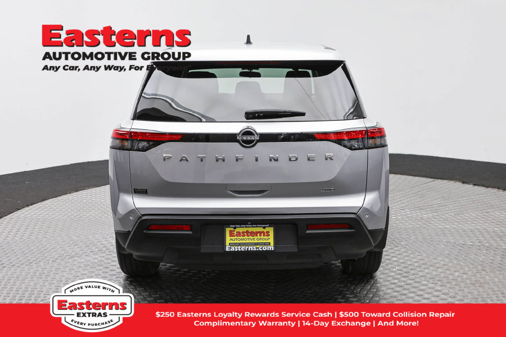 Used 2023 Nissan Pathfinder S AWD/4WD image 7