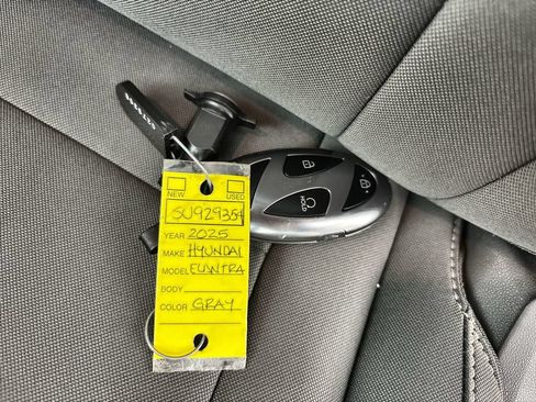 Certified 2025 Hyundai Elantra SEL w/ Cargo Package FWD image 28