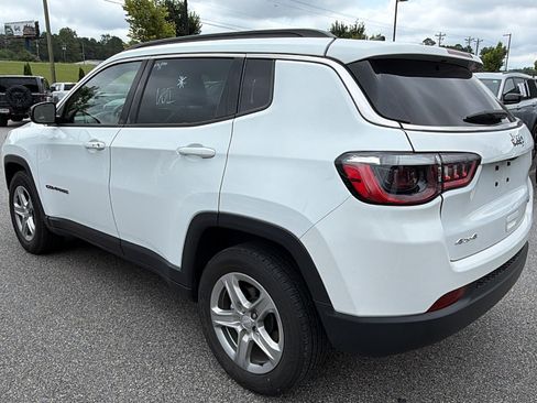 Used 2024 Jeep Compass Latitude AWD/4WD image 10
