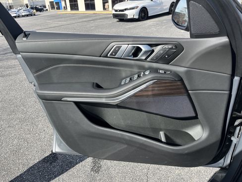 Used 2025 BMW X7 xDrive40i w/ Parking Assistance Package image 16