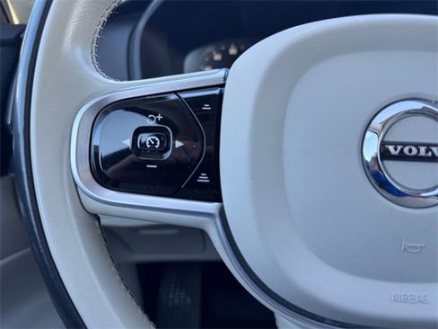 Used 2020 Volvo XC90 T5 Momentum w/ Protection Package Premier image 12
