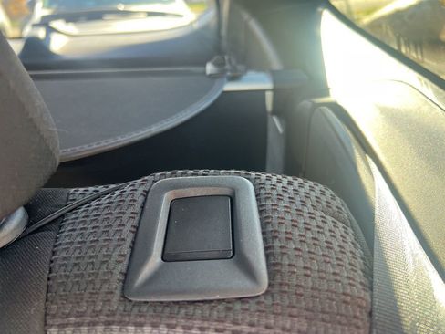 Used 2023 Subaru Outback Premium image 34