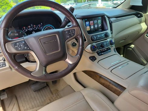 Used 2018 GMC Yukon Denali w/ Denali Ultimate Package AWD/4WD image 12