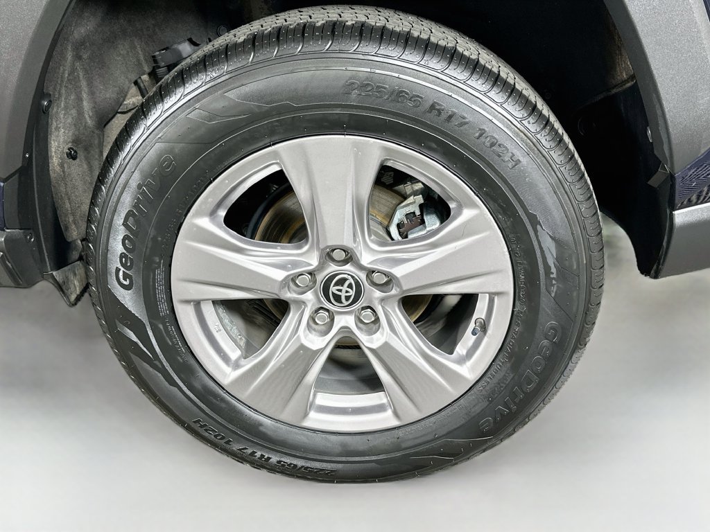 Used 2025 Toyota RAV4 XLE FWD image 29